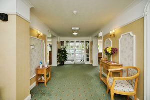 COMMUNAL HALLWAY- click for photo gallery